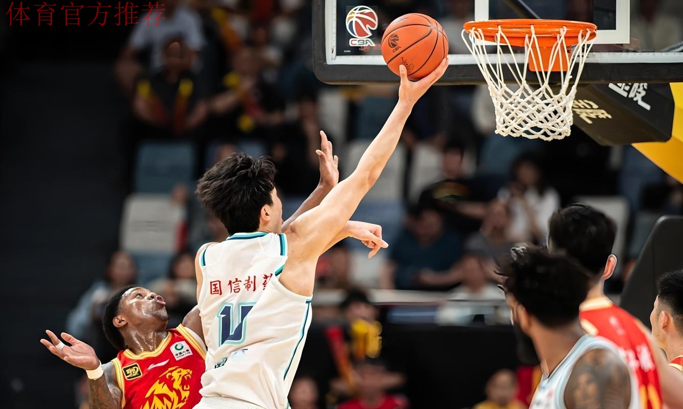 杨瀚森11中8砍18+10+4!关键暴扣+制胜篮板 命中神仙三分可惜超时 杨瀚森11中8砍18+10+4!关键暴扣+制胜篮板 命中神仙三分可惜超时