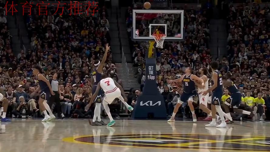 杜兰特在裁判回看暂停期间,与掘金主场球迷友好对线 杜兰特在裁判回看暂停期间,与掘金主场球迷友好对线