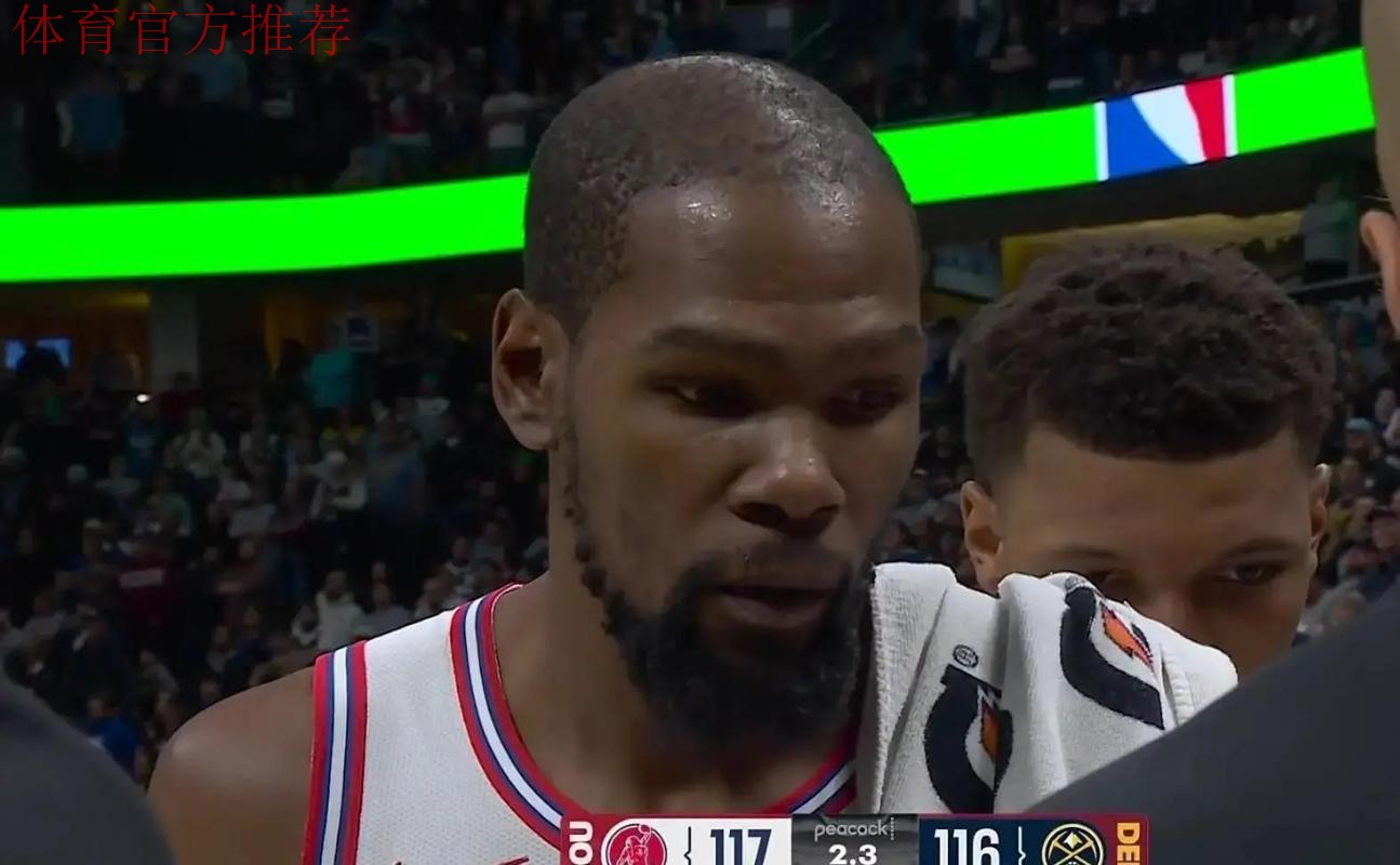 杜兰特在裁判回看暂停期间,与掘金主场球迷友好对线 杜兰特在裁判回看暂停期间,与掘金主场球迷友好对线